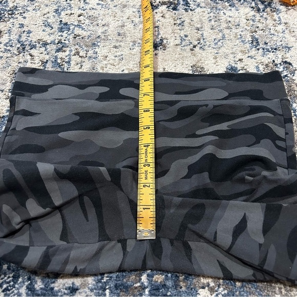 Torrid Gray & Black Camo Print Leggings Size 0X - Picture 7 of 8